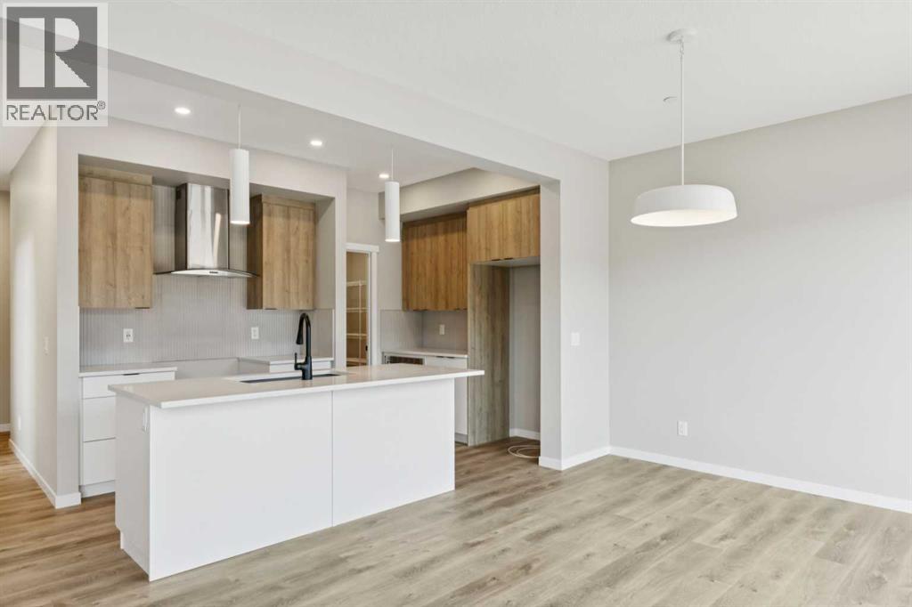 302 Hotchkiss Common Se Property Photo 8