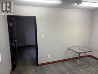 3713 37 Street Property Photo 9