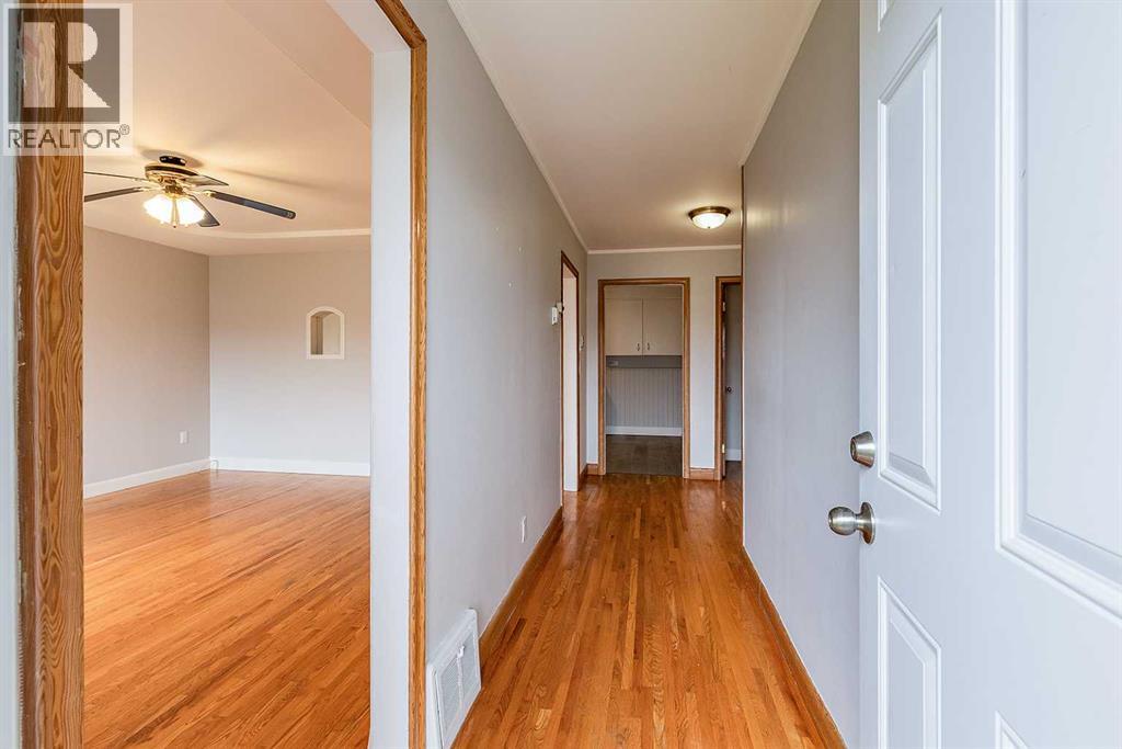 337 4 Street Sw Property Photo 4
