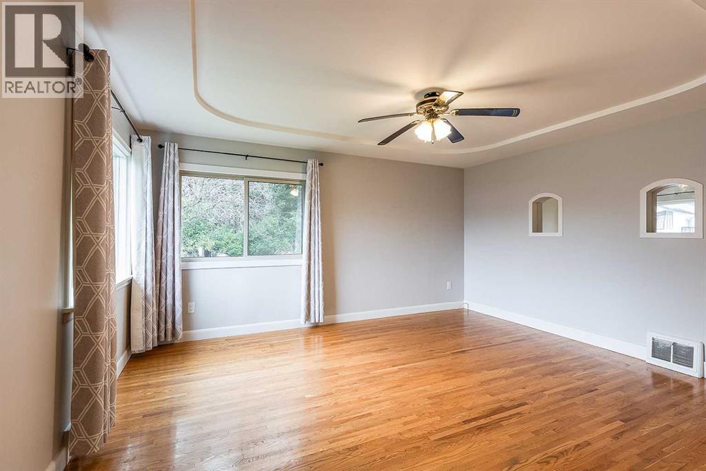 337 4 Street Sw Property Photo 5