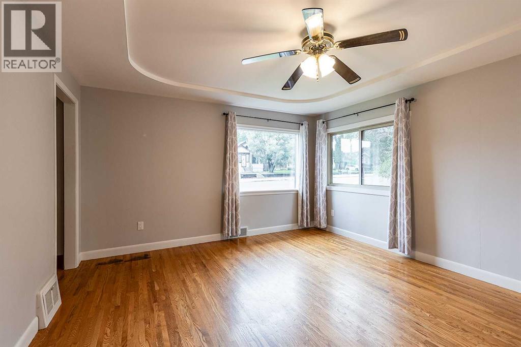 337 4 Street Sw Property Photo 7