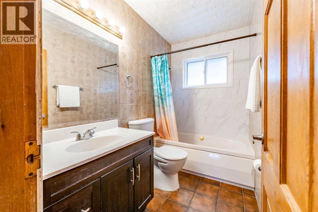 2018 Cottonwood Crescent Se Property Photo 16