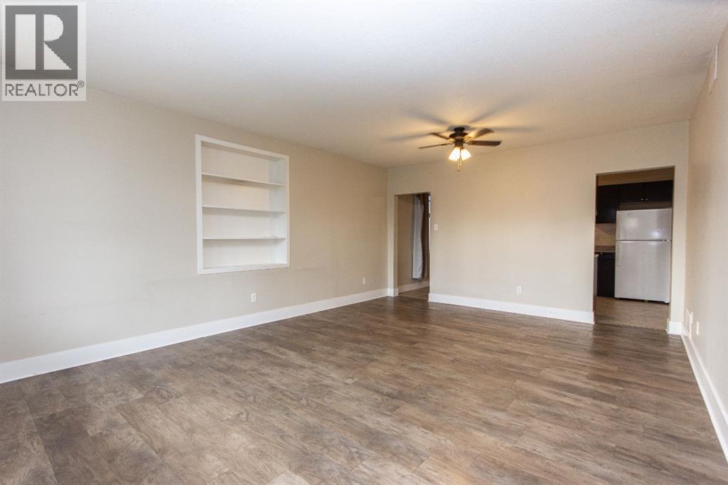 4618 49 Street Property Photo 4