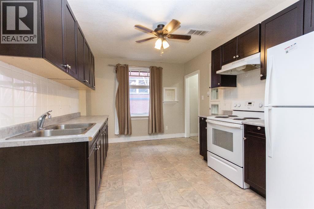 4618 49 Street Property Photo 5