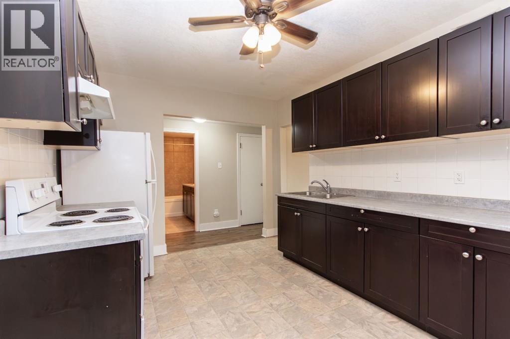 4618 49 Street Property Photo 6