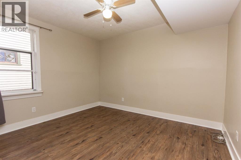 4618 49 Street Property Photo 7