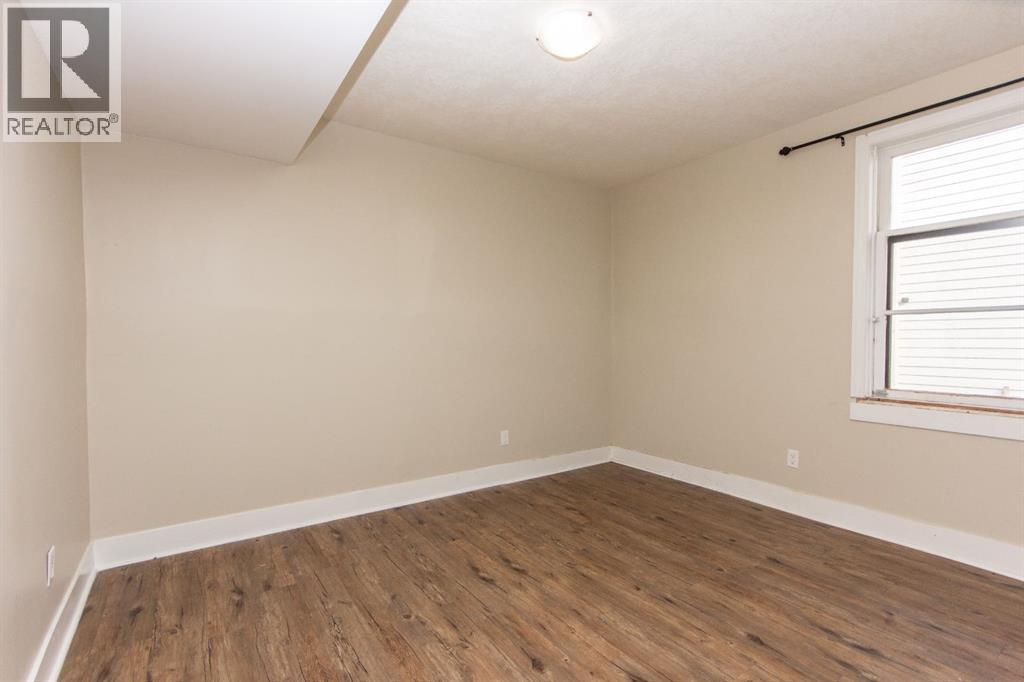4618 49 Street Property Photo 9