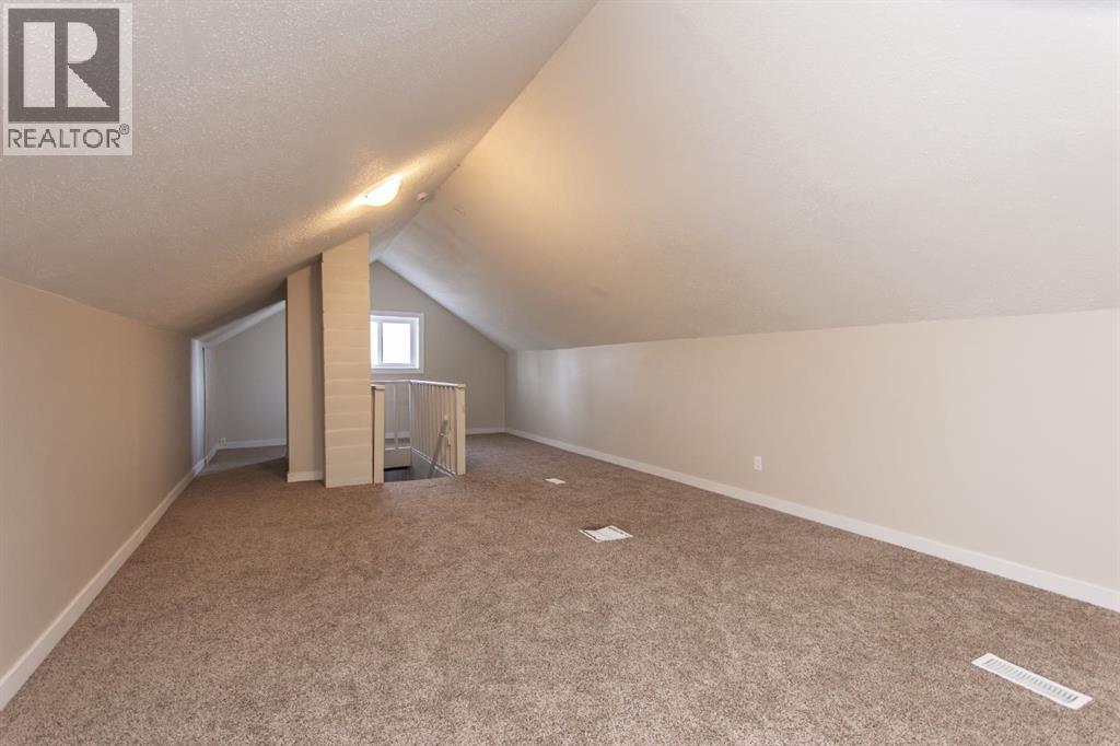 4618 49 Street Property Photo 11
