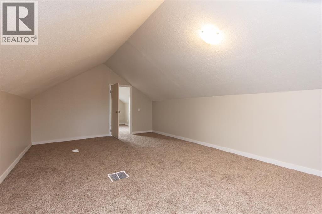 4618 49 Street Property Photo 12