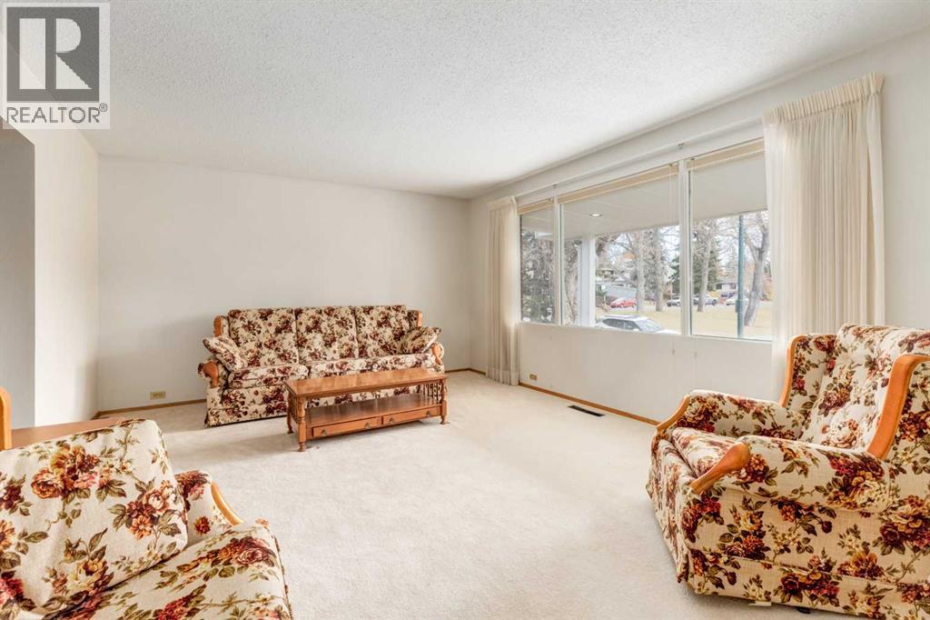 2043 Ungava Road Nw Property Photo 6