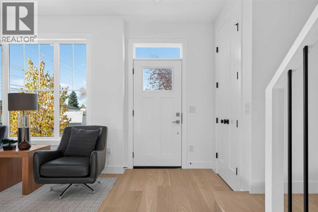 2232 44 Street Nw Property Photo 2
