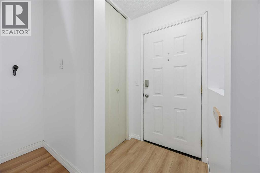 70 Edgeburn Crescent Nw Property Photo 2