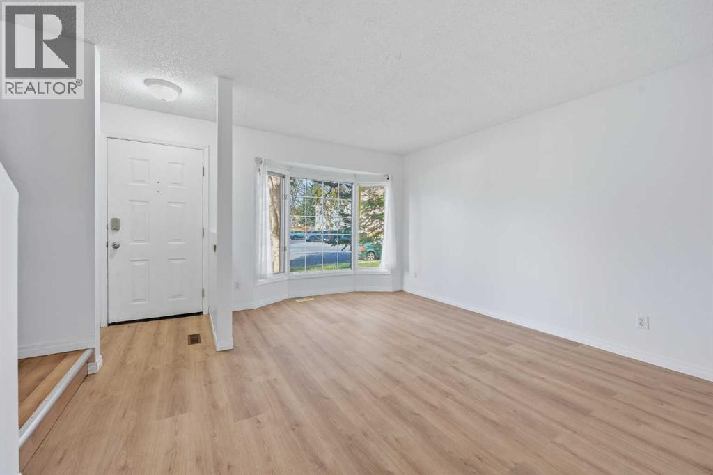 70 Edgeburn Crescent Nw Property Photo 4