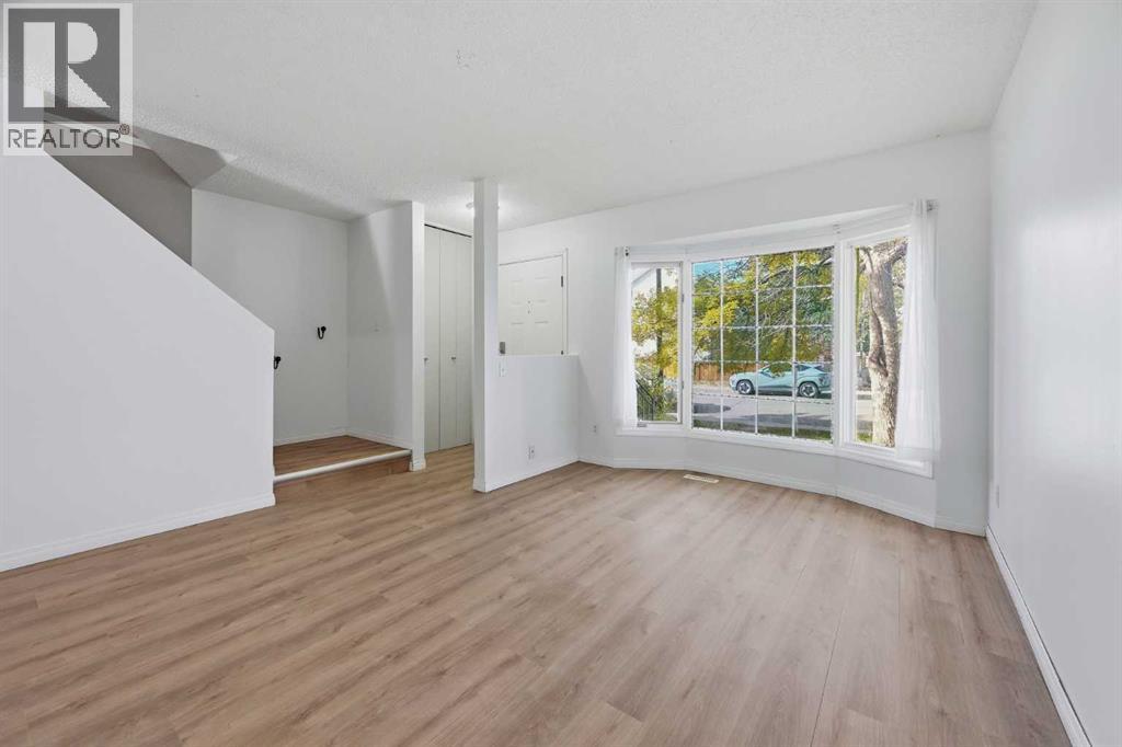 70 Edgeburn Crescent Nw Property Photo 6