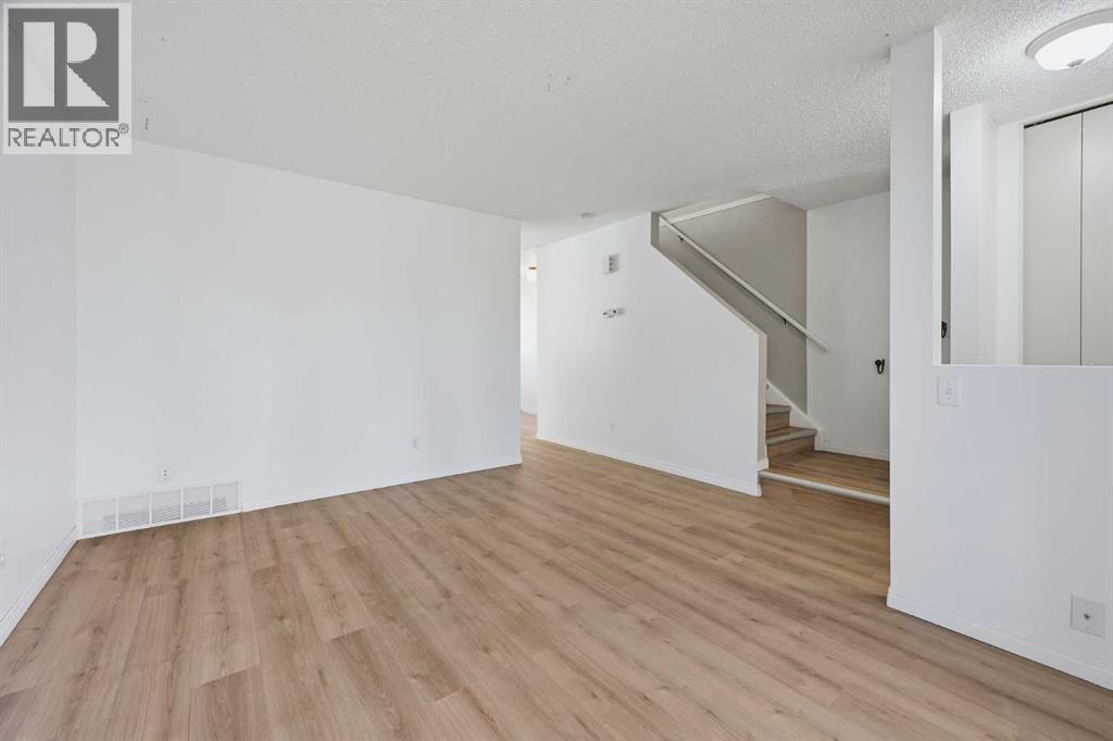 70 Edgeburn Crescent Nw Property Photo 8