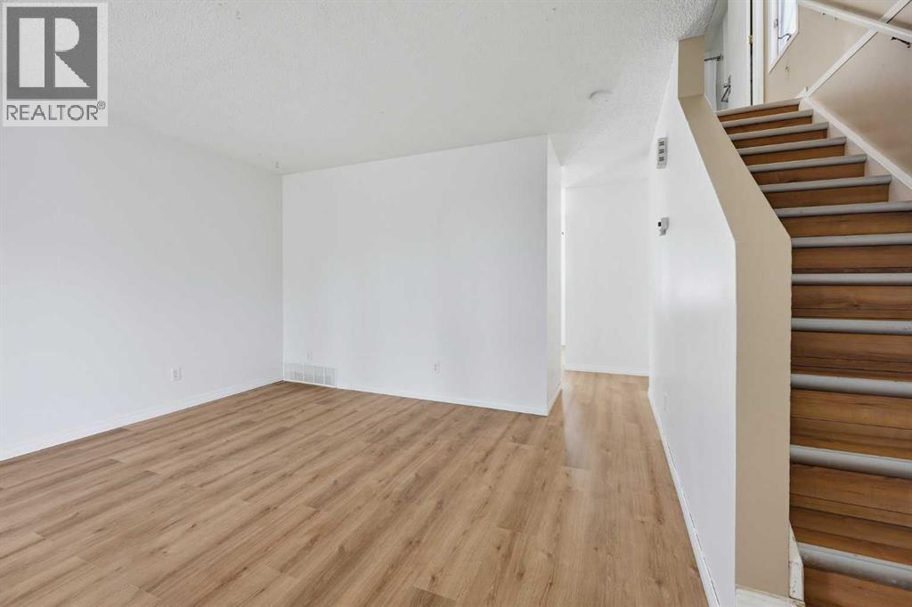 70 Edgeburn Crescent Nw Property Photo 9