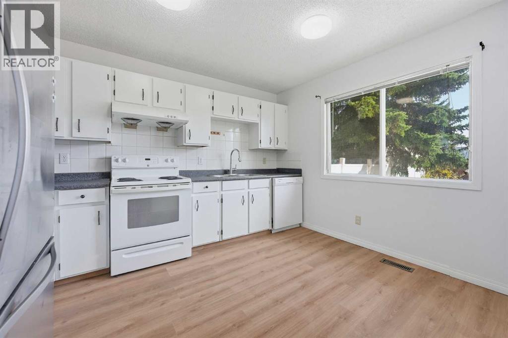 70 Edgeburn Crescent Nw Property Photo 11