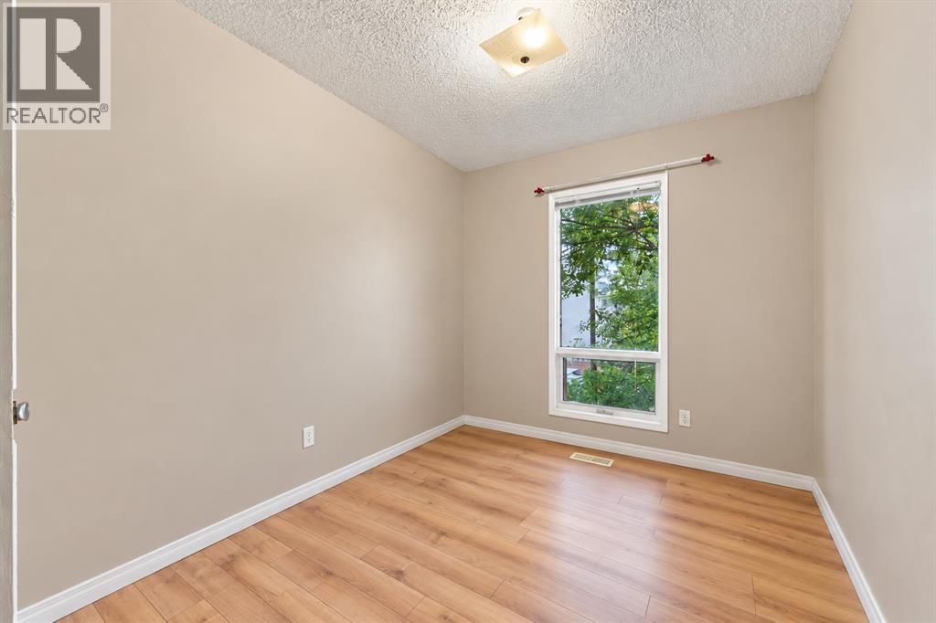 70 Edgeburn Crescent Nw Property Photo 19