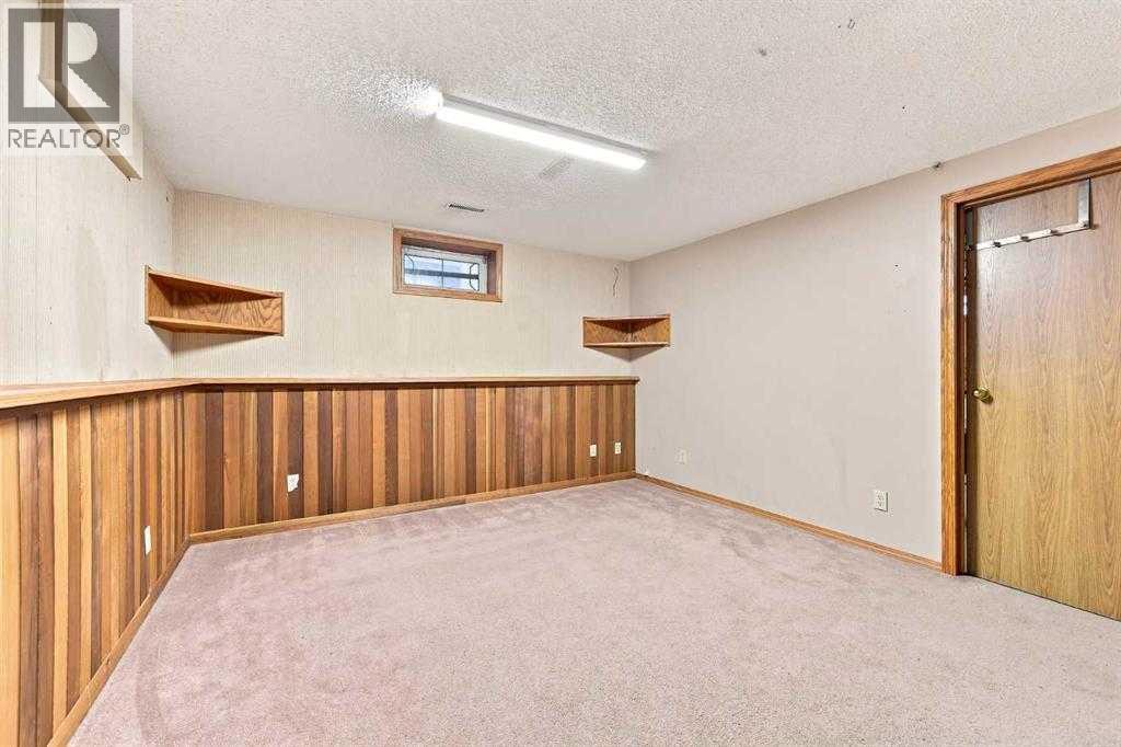 70 Edgeburn Crescent Nw Property Photo 22