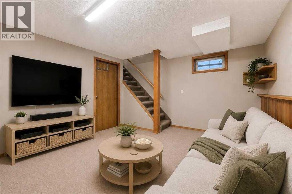 70 Edgeburn Crescent Nw Property Photo 23