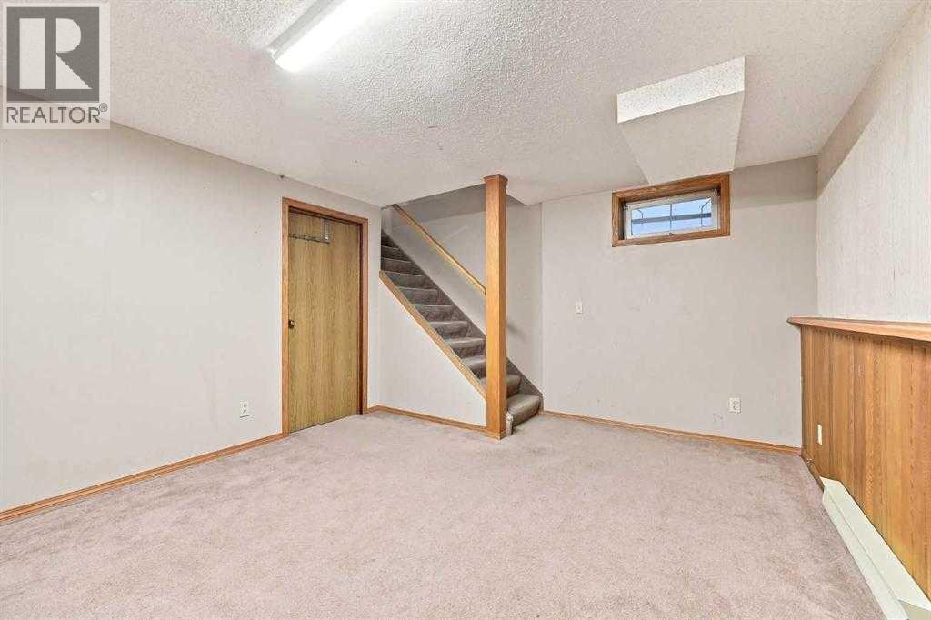 70 Edgeburn Crescent Nw Property Photo 24