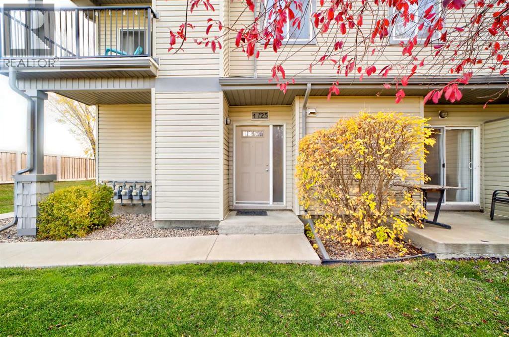 125 Silkstone Road West Property Photo 2