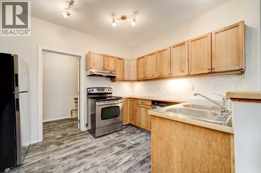125 Silkstone Road West Property Photo 14