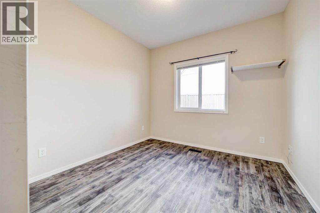125 Silkstone Road West Property Photo 20