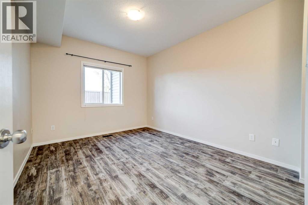 125 Silkstone Road West Property Photo 23