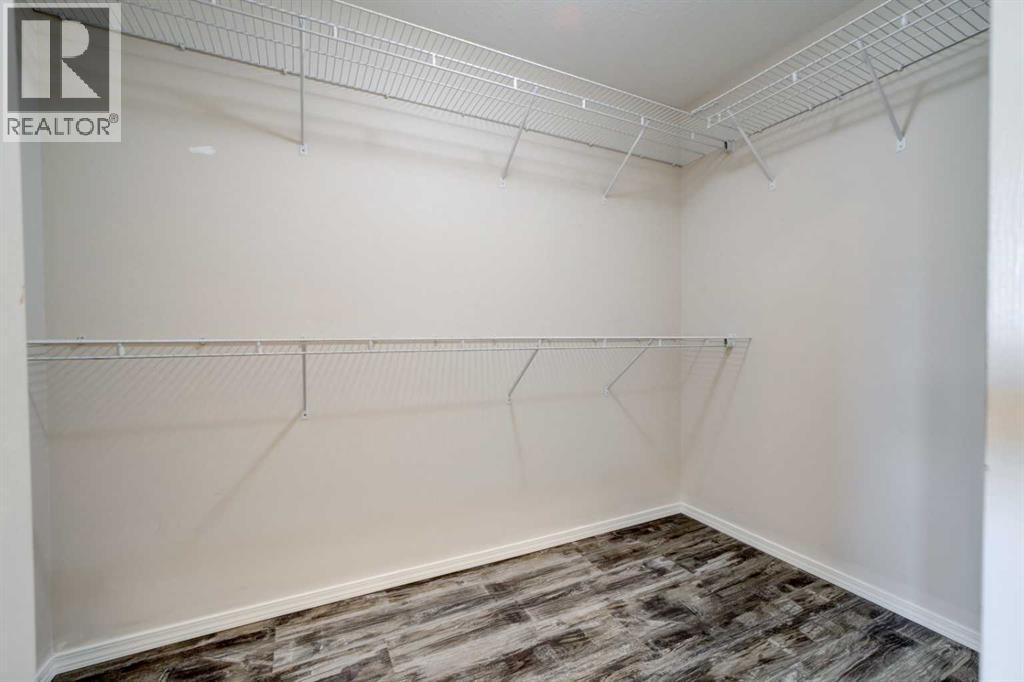 125 Silkstone Road West Property Photo 25
