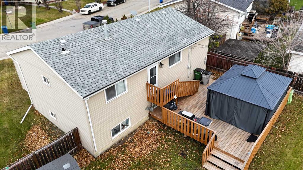 1101 55 Street Property Photo 3
