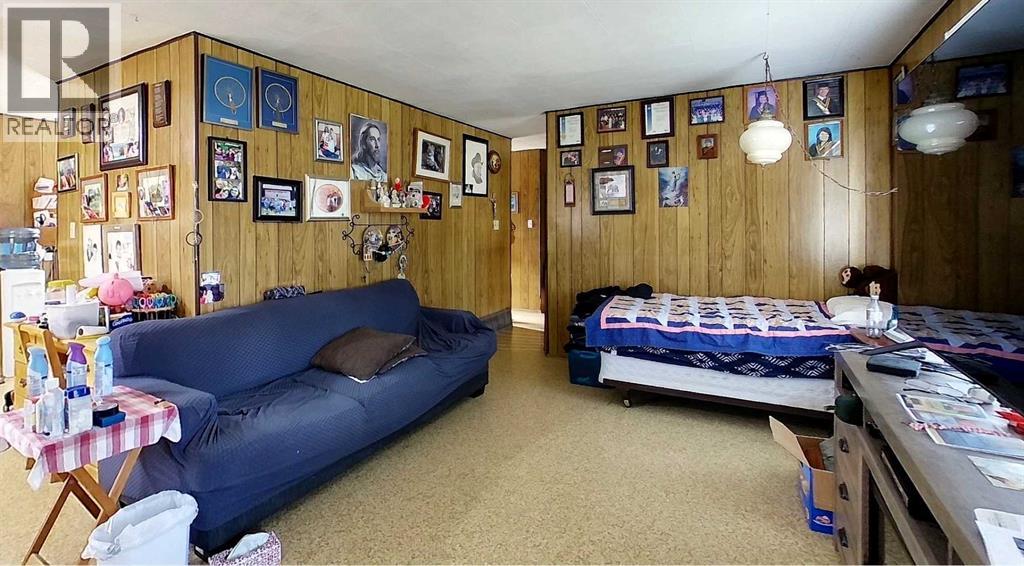 1101 55 Street Property Photo 4