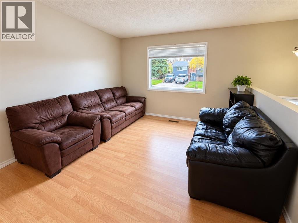 1521 19 Avenue N Property Photo 2