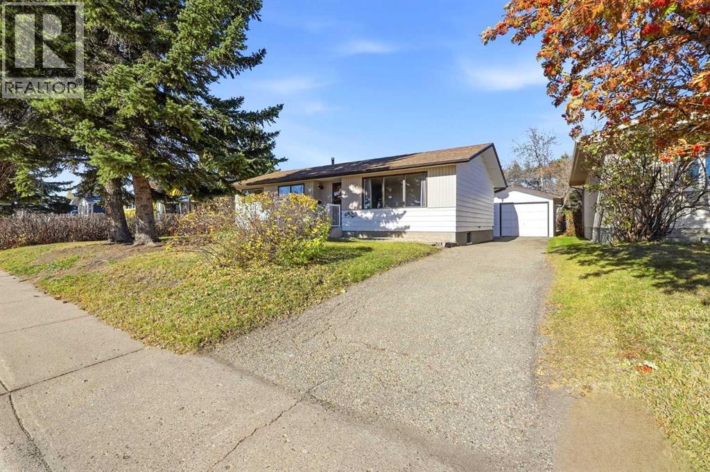 5404 46 Avenue Property Photo 1