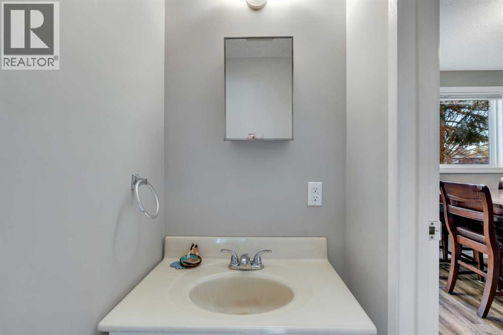 203 Lynnview Road Southeast Property Photo 12