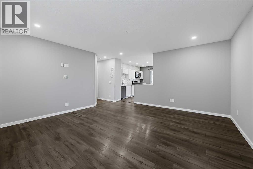 935 Madeira Way Ne Property Photo 3