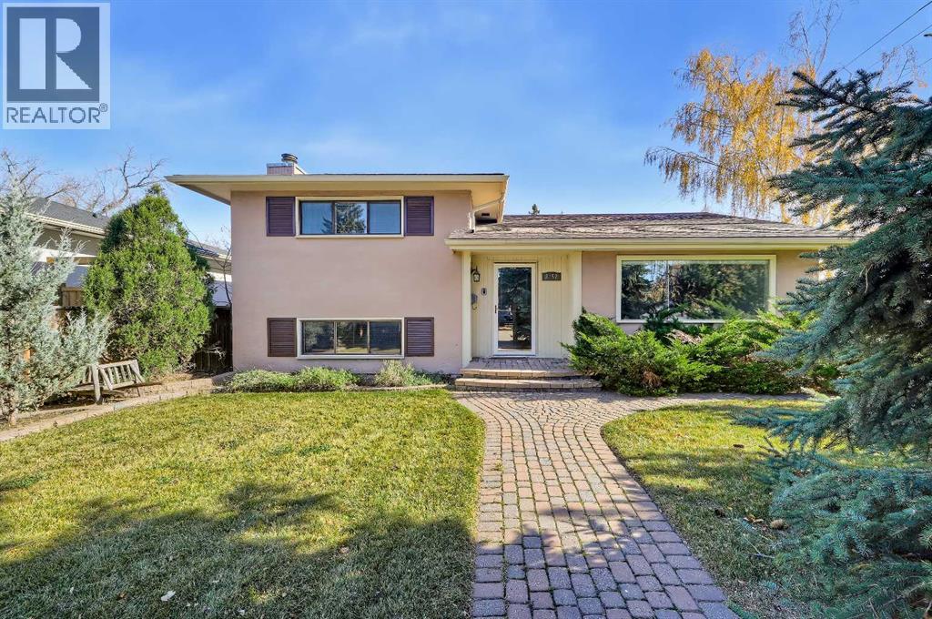 8252 7 Street SW Property Photo 1