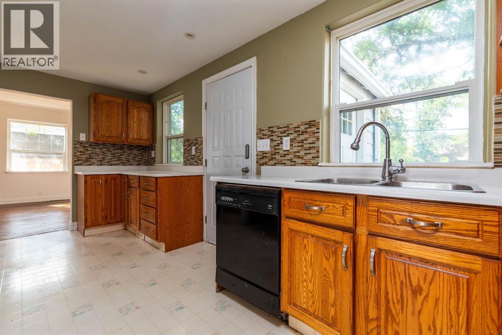 5218 49th Street Property Photo 9