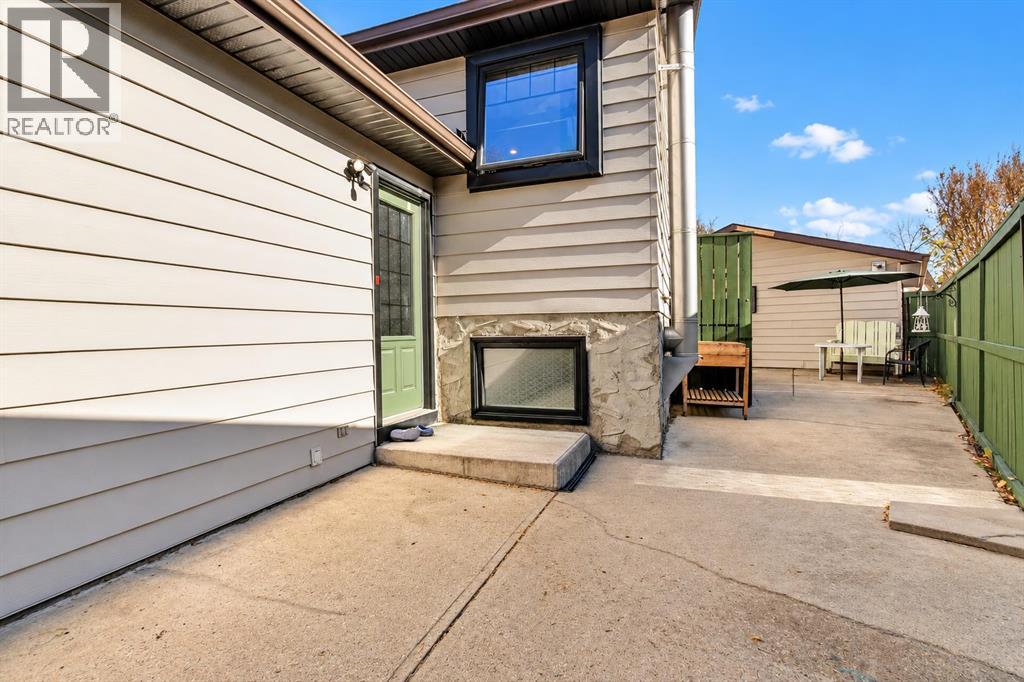 20 Erin Croft Place Se Property Photo 2