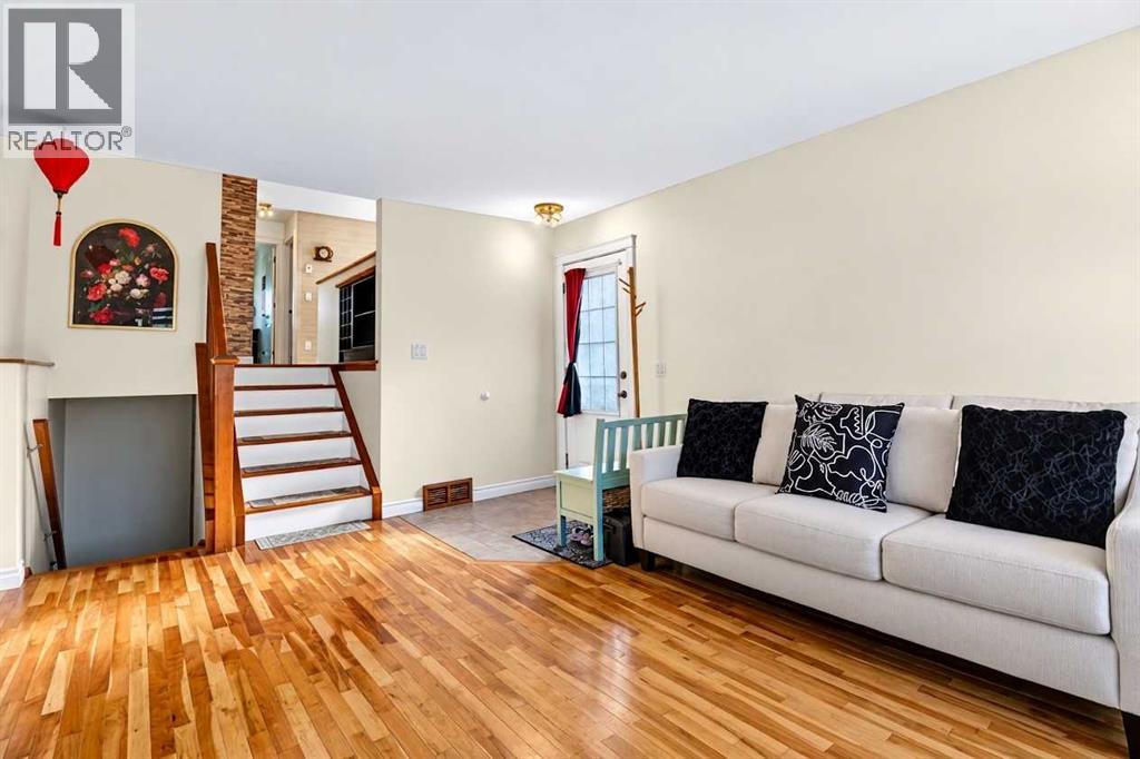 20 Erin Croft Place Se Property Photo 7