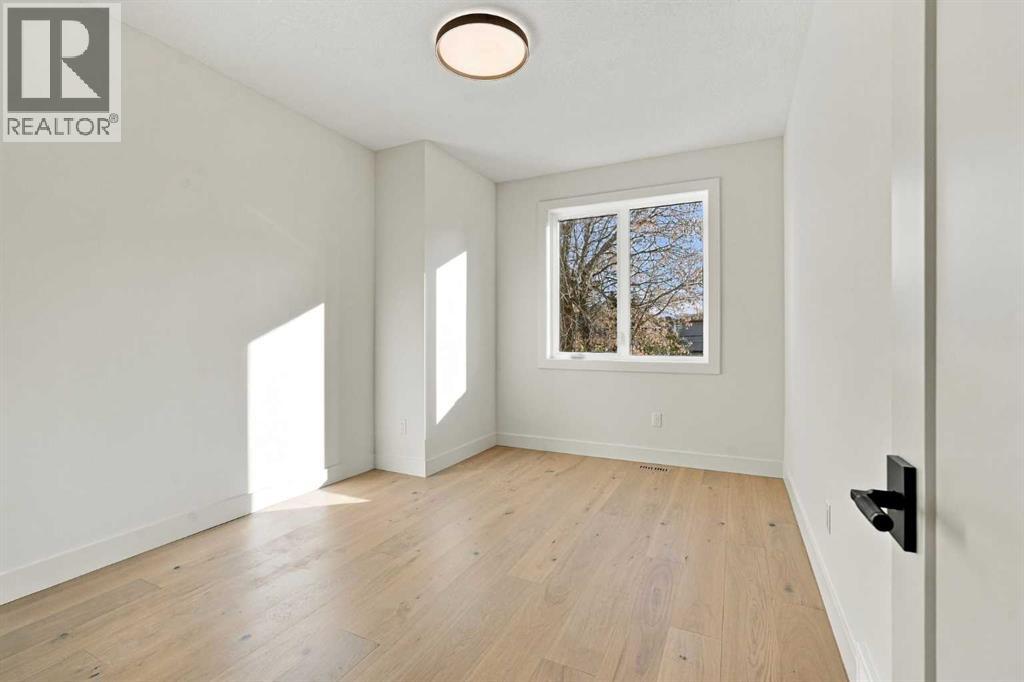 249 22 Avenue Ne Property Photo 25