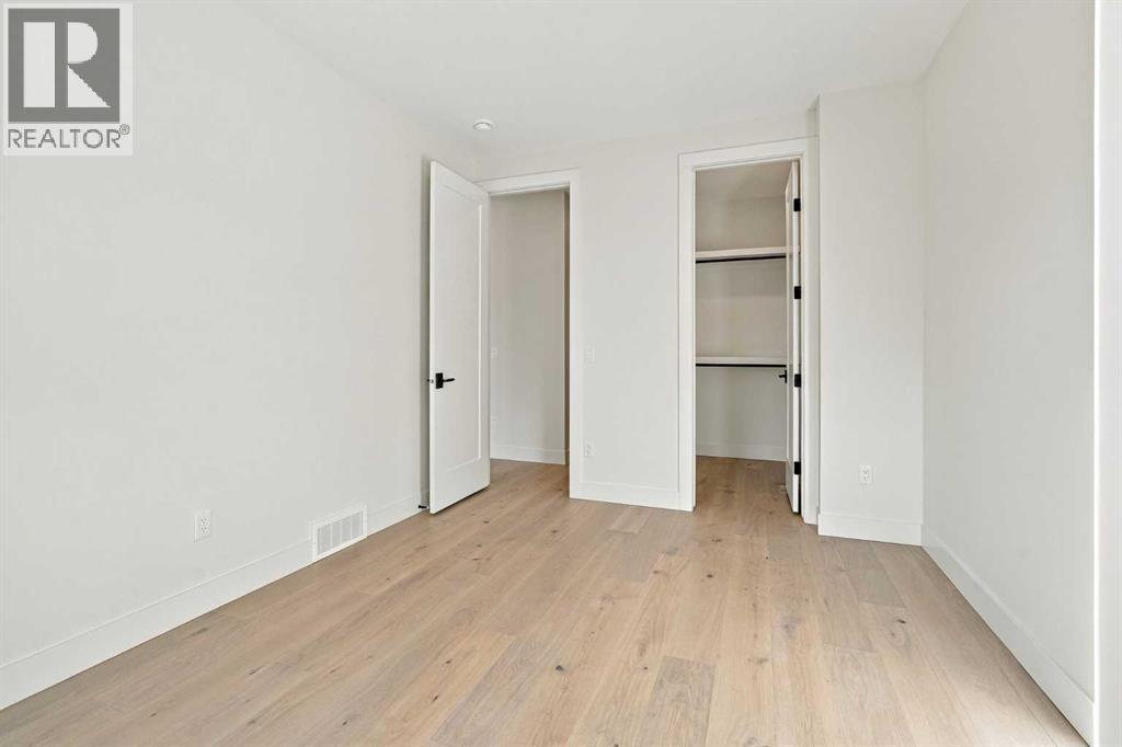 249 22 Avenue Ne Property Photo 26