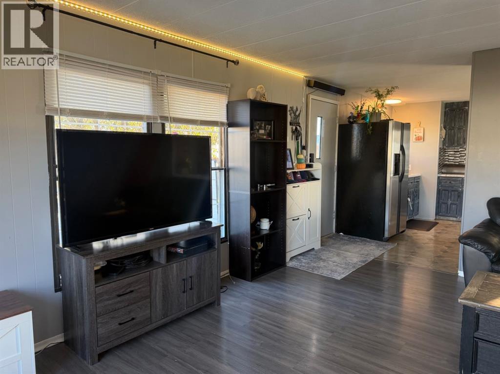 851 56 Street Property Photo 4