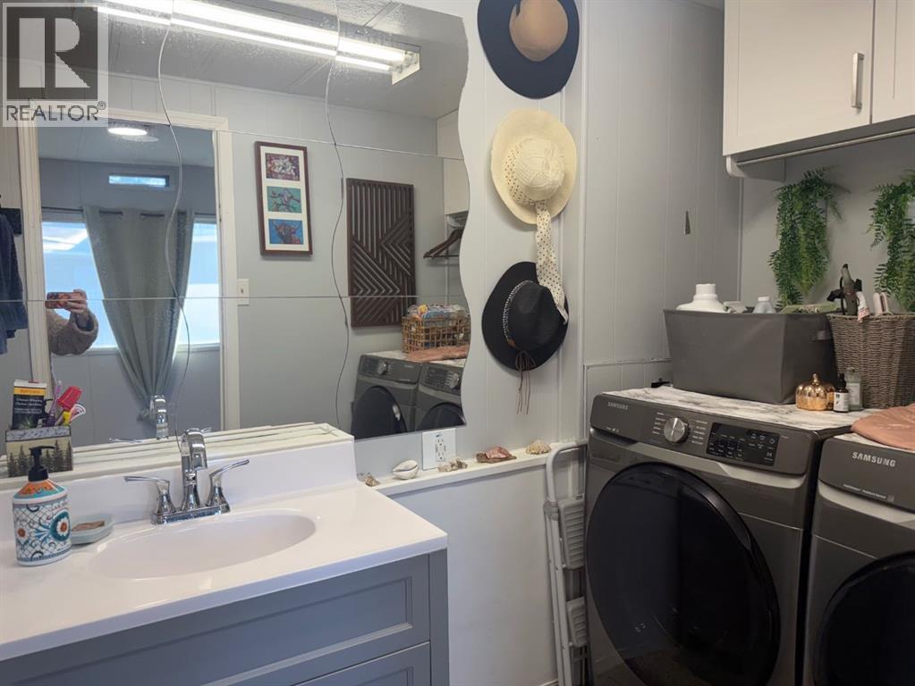 851 56 Street Property Photo 17