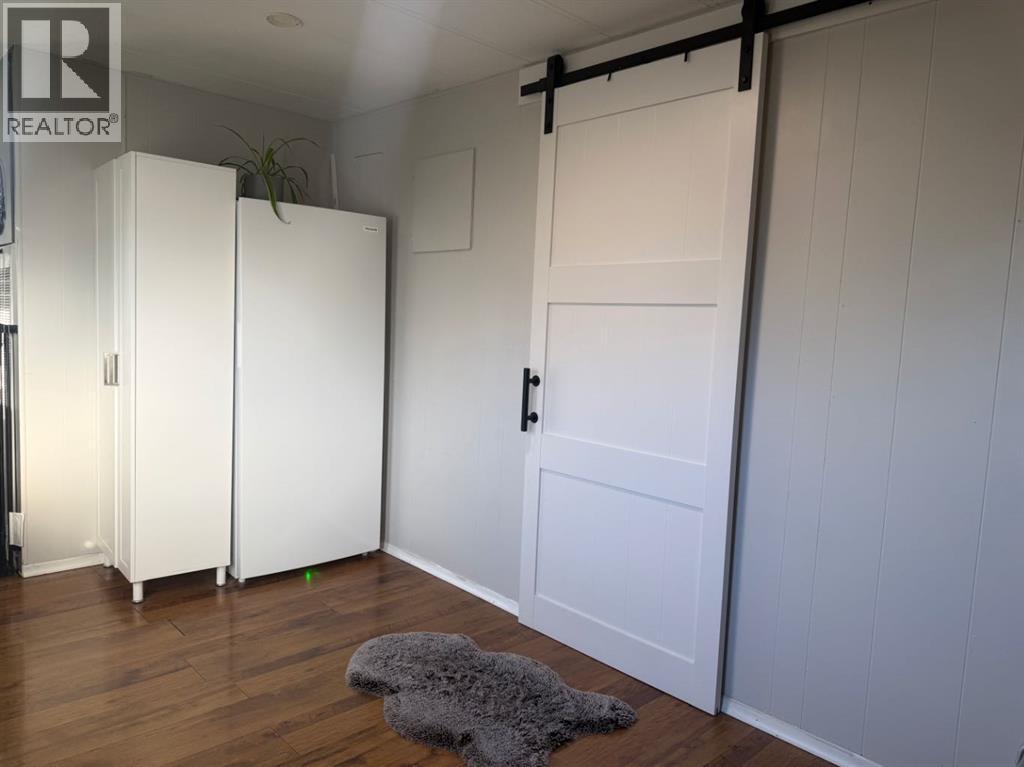 851 56 Street Property Photo 20