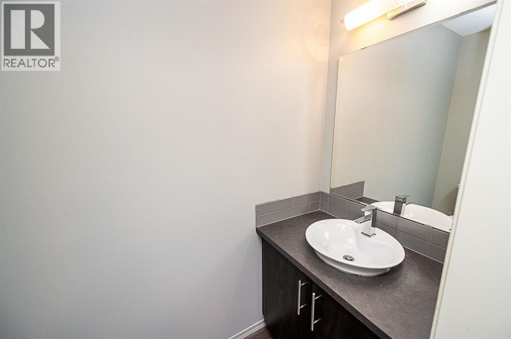 30 Carleton Avenue Property Photo 6