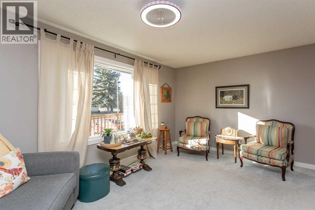 5724 55 Avenue Property Photo 5