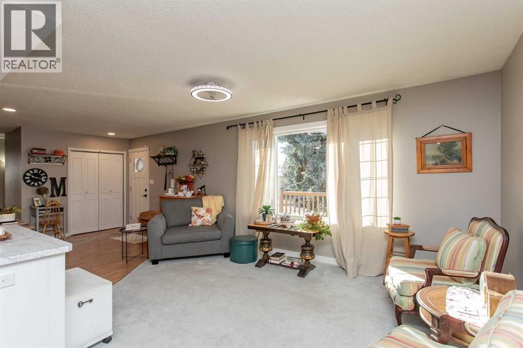 5724 55 Avenue Property Photo 6