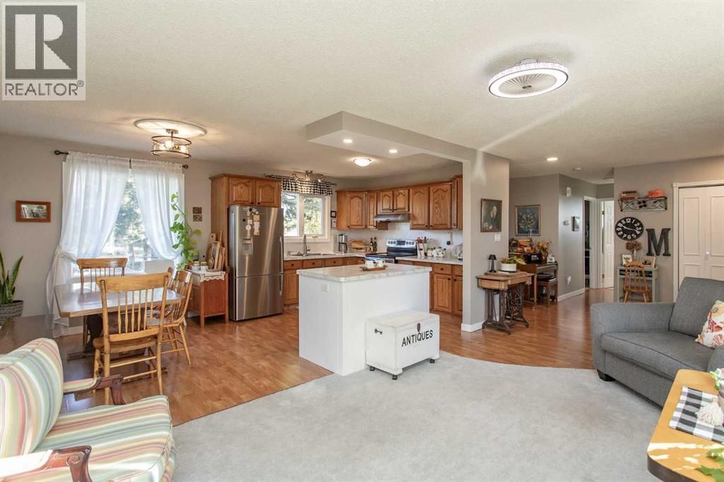 5724 55 Avenue Property Photo 7