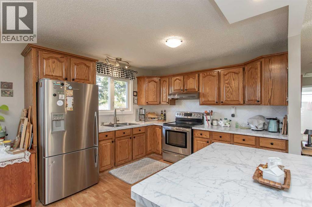5724 55 Avenue Property Photo 9